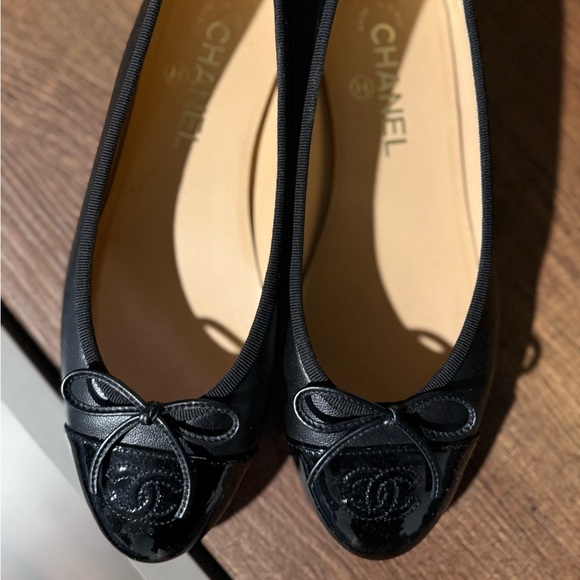 CHANEL Black Leather Ballerinas - 🩰 - Picture 1 of 5